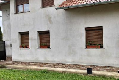 Casă cu 3 camere decomandat în Cuied