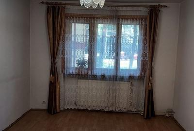 Apartament cu 3 camere semidecomandat în George Enescu