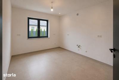 Casă cu 4 camere cu Teren 250 Mp în Chiajna
