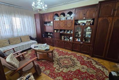 Apartament cu 3 camere decomandat în Delfinariu - 1
