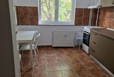 Apartament cu 2 camere semidecomandat, mobilat în Rahova