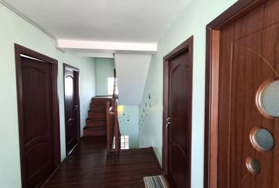 Casă individuală cu 8 camere cu Canalizare în Central - 13