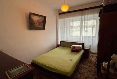 De vanzare 4 camere, zona ultracentrala, etaj intermediar, 68.900 euro - 1