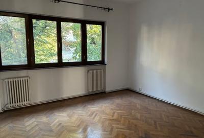 Apartament cu 3 camere decomandat în Cotroceni
