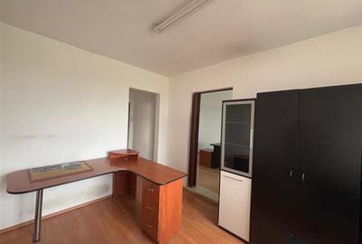 Birou, de 32 mp, în Exterior Vest - 1