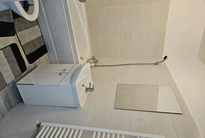 Garsonieră decomandată în Roșu