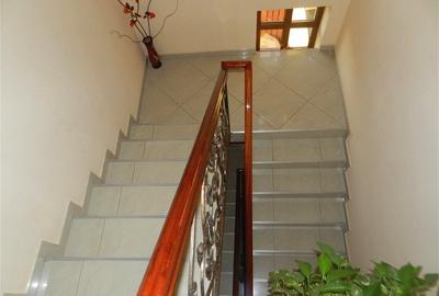 Casa de vanzare, 6 camere, teren 900 mp, Europa - 18