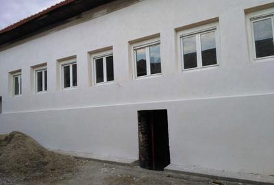 Casă cu 4 camere în Central - 1