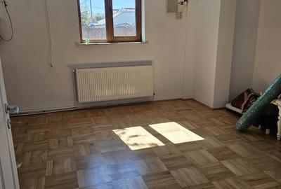 Casă spațioasă de închiriat cu curte amenajată și facilități complete - 20