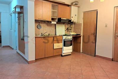 Casă calcan, Curte,  grădină, Iris!! - 2