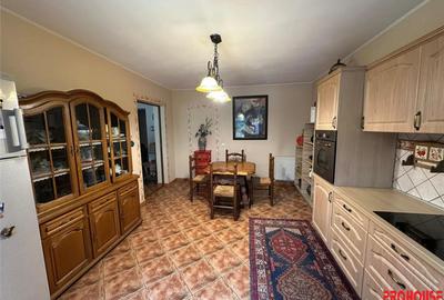 Casă cu 5 camere cu Teren 1596 Mp în Central - 9