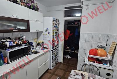 De vânzare un apartament cu 2 camere, confort 1 situat în Târgu Mureș în zonă Un - 3