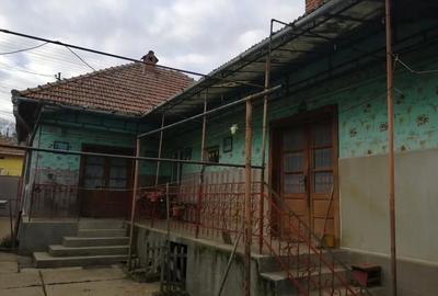 Casă cu 4 camere cu Teren 1000 Mp în Cugir - 1
