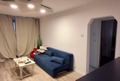 Apartament cu 3 camere semidecomandat, mobilat în Dristor