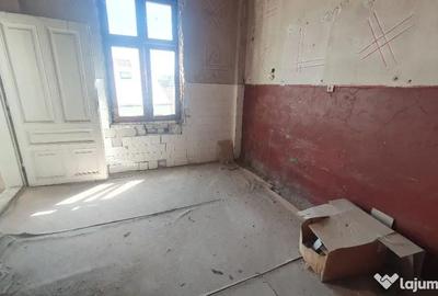 Apartament cu 5 camere semidecomandat în Central - 17