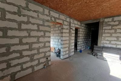 Casă cu Teren 1000 Mp în Central