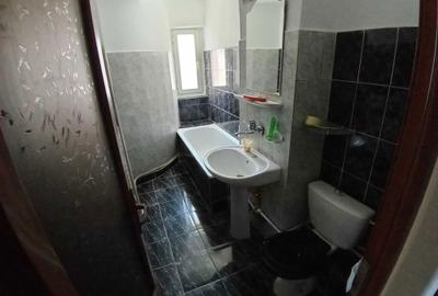 Apartament cu 4 camere semidecomandat în Petros - 2