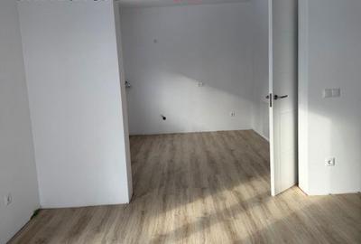 Casă cu 4 camere cu Teren 342 Mp în Micești