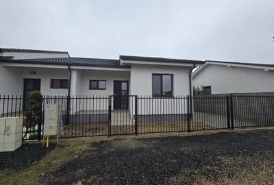 Duplex pe parter Toate Utilitatile Mosnita - 1