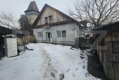 Casă cu 5 camere cu Teren 1850 Mp în Central