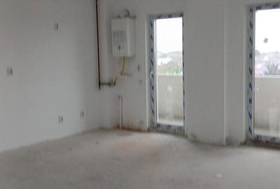 Apartament cu 2 camere decomandat în Roșu