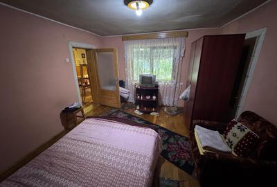 Casă cu 3 camere cu Teren 920 Mp în Roșu - 1