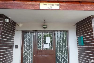 Agent Cristi SRL ofer mica garsoniera de 16 mp., Bloc cu izolatie termica noua, cu geamuri t - 1