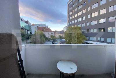 Garsoniera decomandata, balcon, zona Centrala - 1