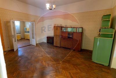 Casă cu 4 camere cu Teren 818 Mp în Central - 4