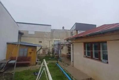 Casă cu 6 camere cu Teren 400 Mp în 8 Martie - 10