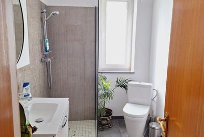 Apartament cu 3 camere semidecomandat, mobilat în 13 Septembrie - 14