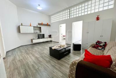 Apartament cu 3 camere semidecomandat în Central