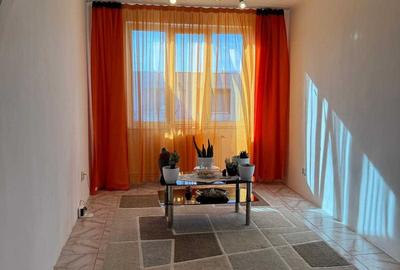 Apartament cu 4 camere decomandat în Tractorul - 1