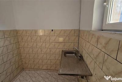 Apartament cu 3 camere semidecomandat în Molid - 2
