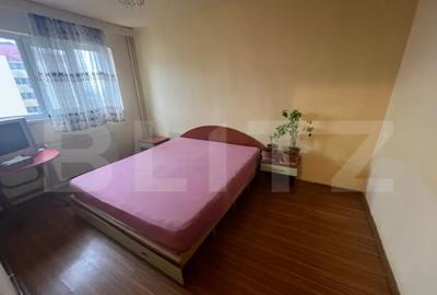 Apartament cu 3 camere decomandat în Micro 6