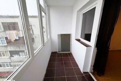 Apartament cu 3 camere decomandat în Tineretului - 13