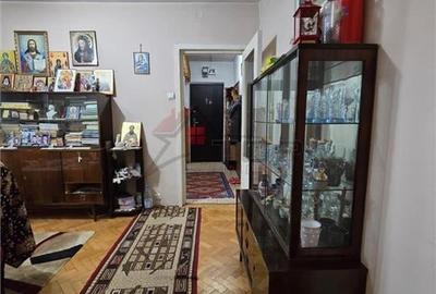 Alexandru cel Bun - 3 camere cu geam la baie - 3