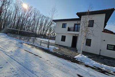 Casă individuală cu 4 camere cu Canalizare în Corbeanca
