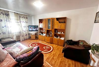 Apartament cu 4 camere decomandat în Alexandru cel Bun