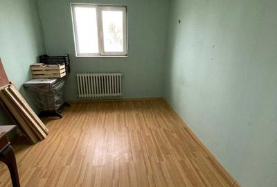 Apartament cu 3 camere decomandat în Podul de Piatră - 1