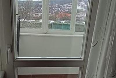 Apartament cu 4 camere decomandat în Simeria - 2