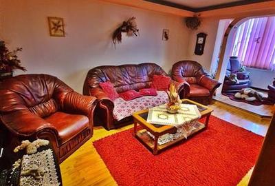 Apartament cu 3 camere decomandat în Răcădău