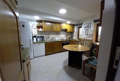 Apartament cu 3 camere decomandat în Central - 2