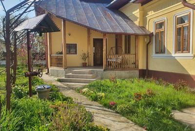 Casă cu 4 camere în Central - 1