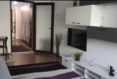 Garsonieră decomandată în Far