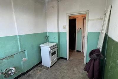 Apartament 2 camere, cf 1 semidec, etaj 4/4, Democratiei - 12