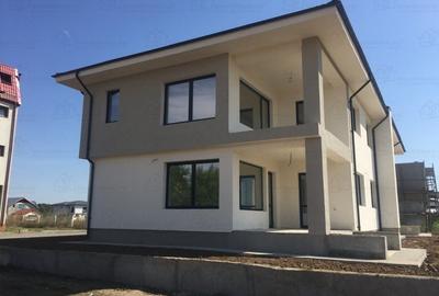 Casă cu 5 camere în Băneasa