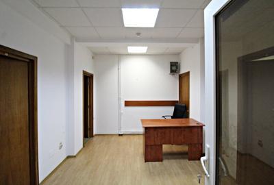 Birou, de 21 mp, în Tomis II - 3