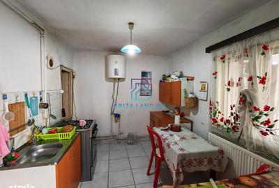 Casă cu 3 camere în 16 Februarie - 1