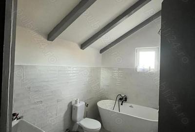 Apartament cu 4 camere decomandat în Zăvoi - 1